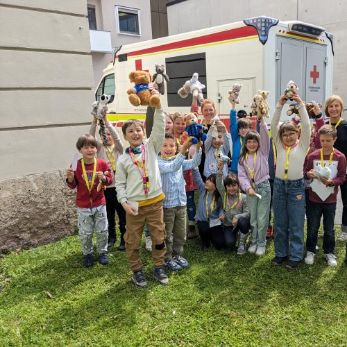 Die Apiklasse beim Projekt Teddybärkrankenhaus