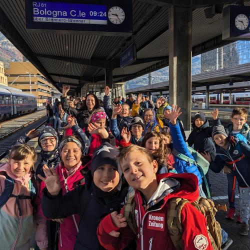 Am Bahnhof: Endlich geht die Reise los!