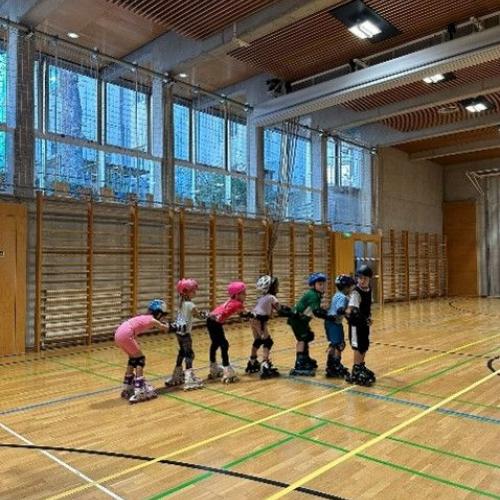 Conigli auf Rollerskates 