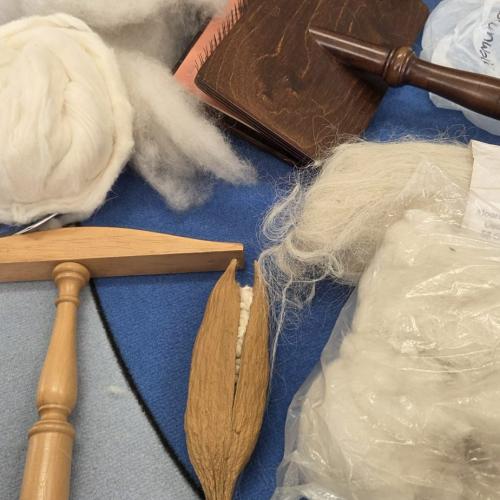 Die Conigli spinnen Wolle 