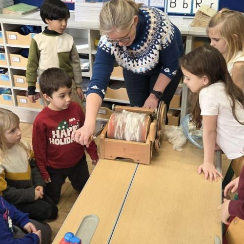 Die Conigli spinnen Wolle 