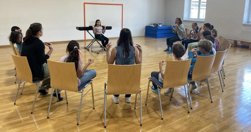 Die Delfiniklasse beim Projekt "Singende Schule"