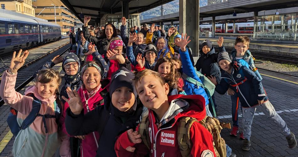Am Bahnhof: Endlich geht die Reise los!