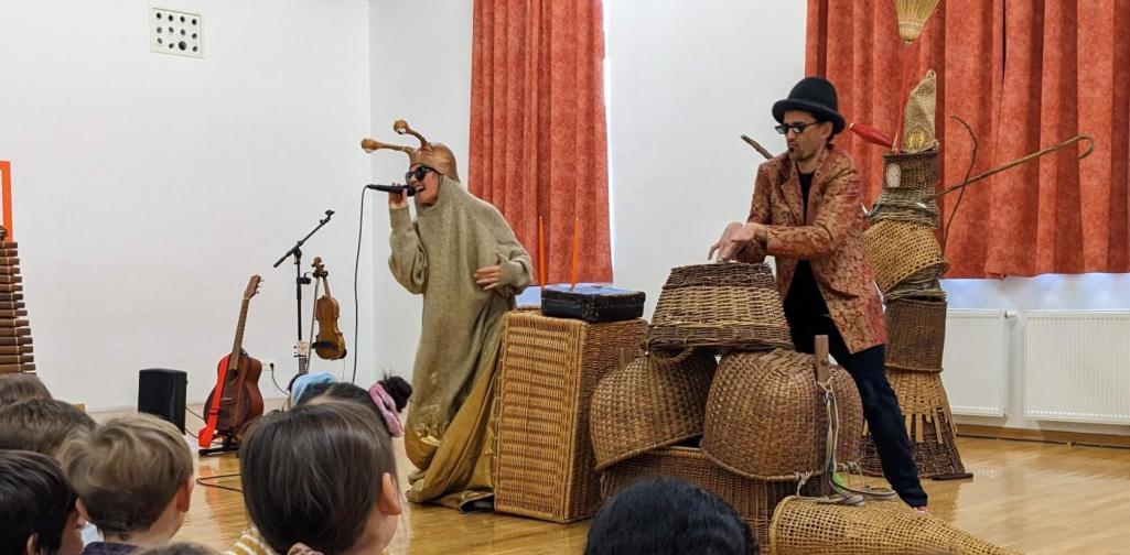 Die Schnecke beim rapen Bilinguales Theater