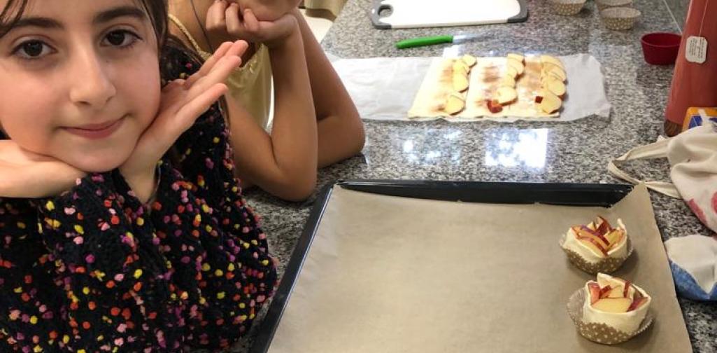 In der Schulkücke wird gebacken. In der Schulkücke wird gebacken.